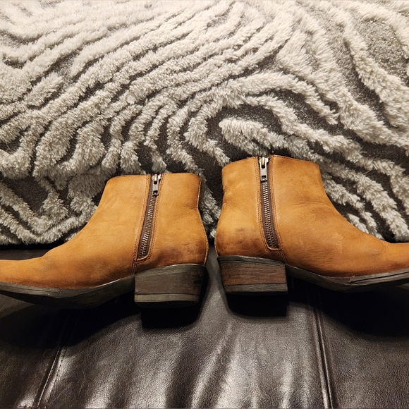 Circle G Distressed Shortie Leather Boots, Size 7.5 - Picture 5 of 11